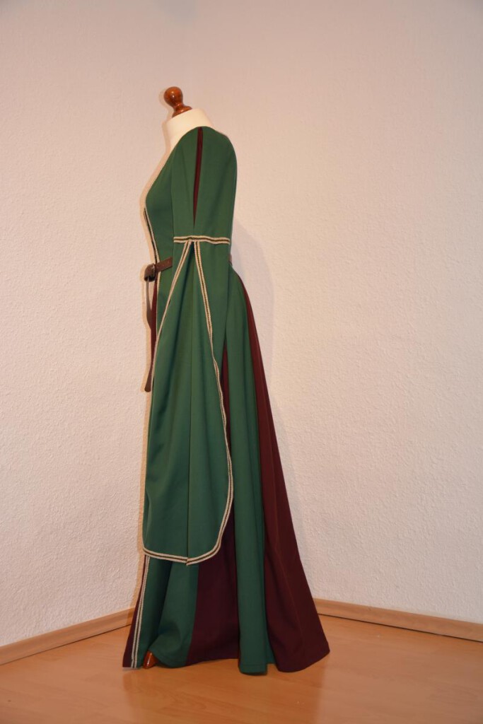 Mittelalterkleid mit langem Ärmel